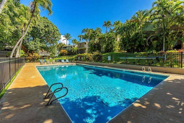 view of swimming pool