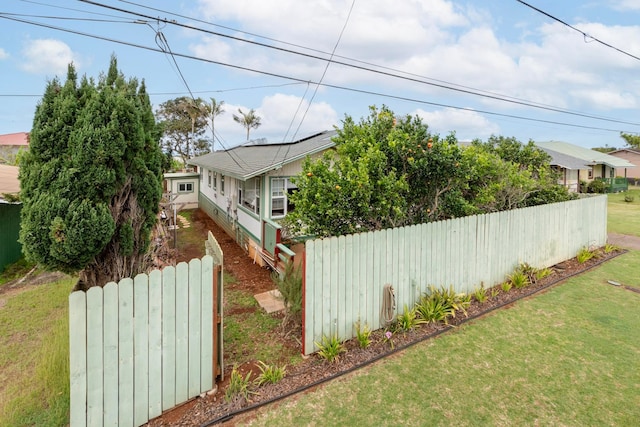 view of yard featuring fence