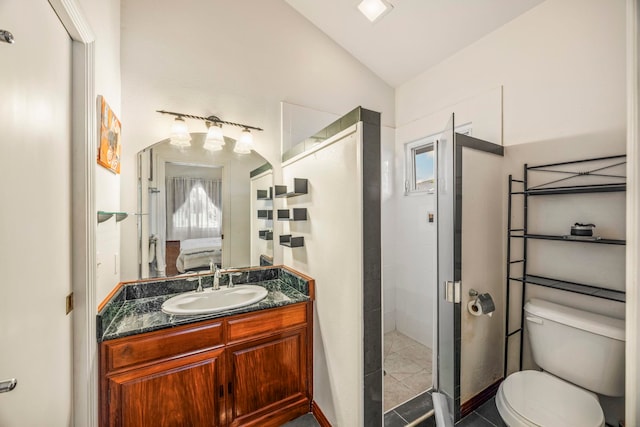 bathroom featuring a shower with shower door, toilet, lofted ceiling, and a wealth of natural light