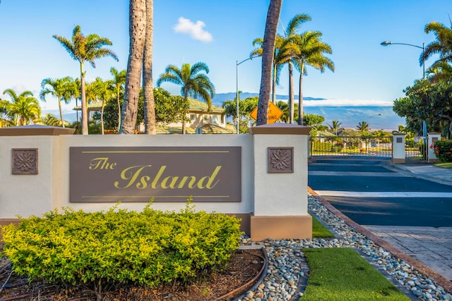 view of community / neighborhood sign