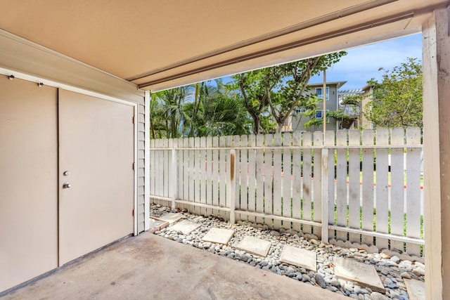 36 Kunihi Ln Unit 213, Kahului, HI 96732 - view of patio featuring fence