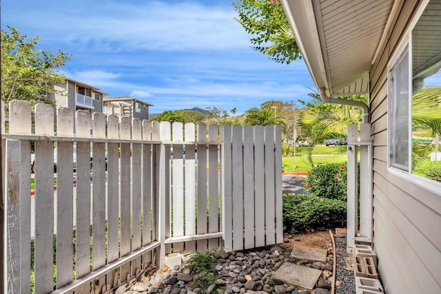 36 Kunihi Ln Unit 213, Kahului, HI 96732 - view of gate featuring fence