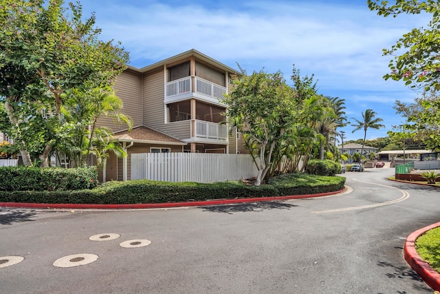 36 Kunihi Ln Unit 213, Kahului, HI 96732 - view of property with fence