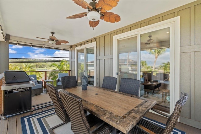 sunroom featuring a ceiling fan