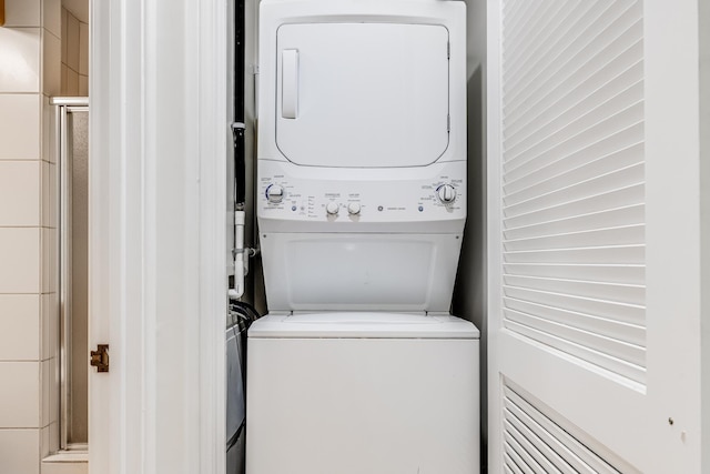 3200 Wailea Alanui Dr Unit 2105, Kihei, HI 96753 - laundry room with stacked washing machine and dryer