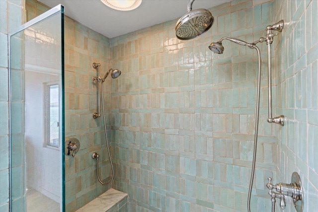 bathroom featuring tiled shower