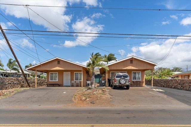 single story home with a carport