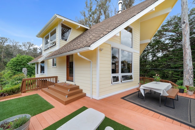 1733 Piiholo Rd, Makawao, HI 96768 - wooden deck with outdoor dining area