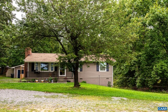 view of front of home featuring a front lawn and covered porch