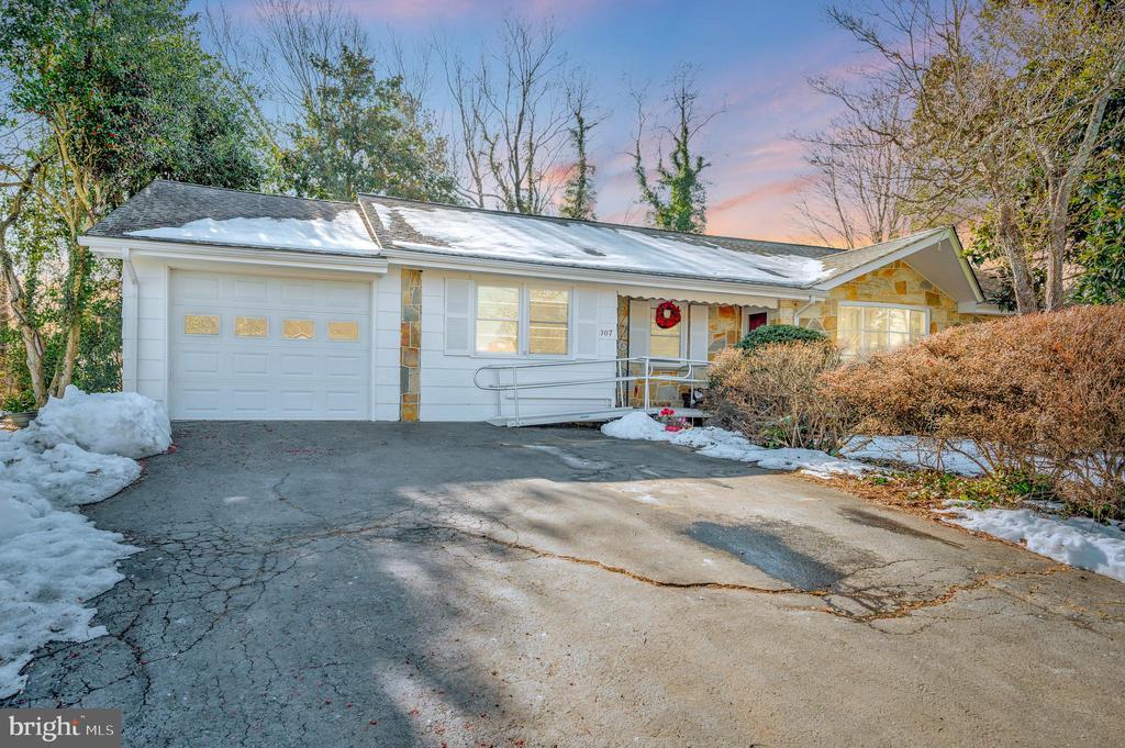 ranch-style house featuring a garage