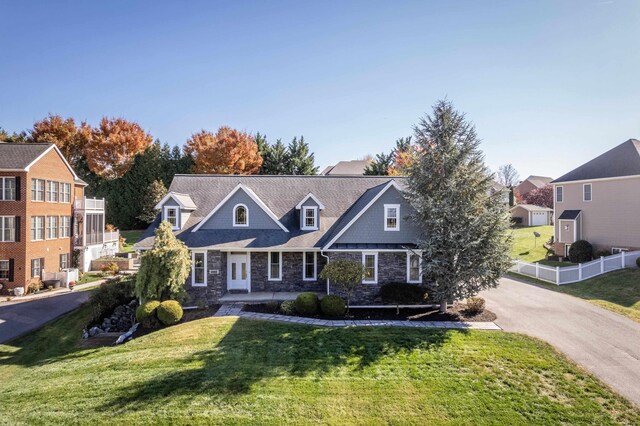 view of front of house with a front yard