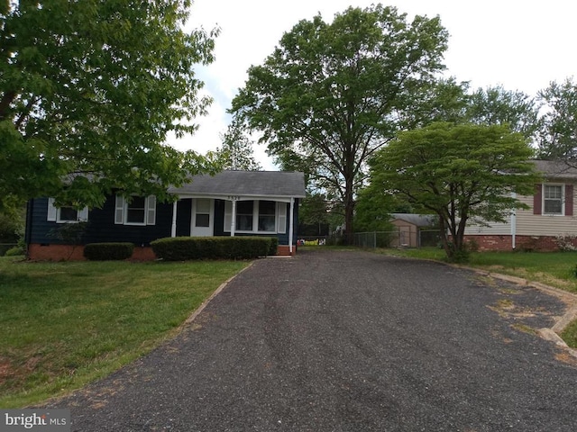 single story home featuring crawl space, driveway, and a front yard