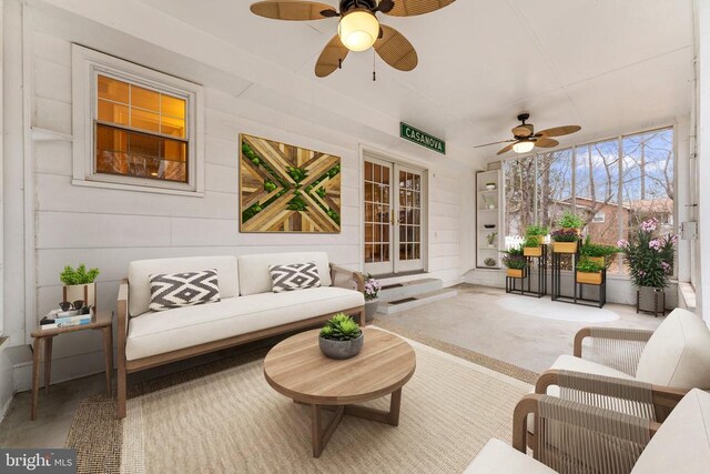 sunroom / solarium featuring ceiling fan