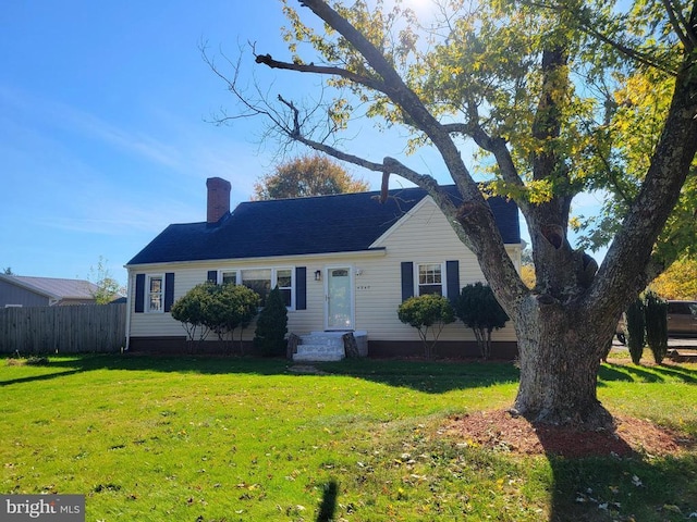 view of front facade with a front lawn