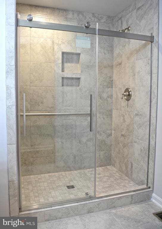 full bathroom with visible vents and a shower stall