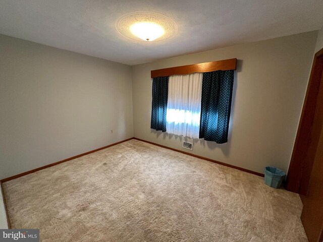 unfurnished room featuring carpet floors