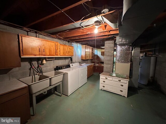 basement with electric water heater and independent washer and dryer