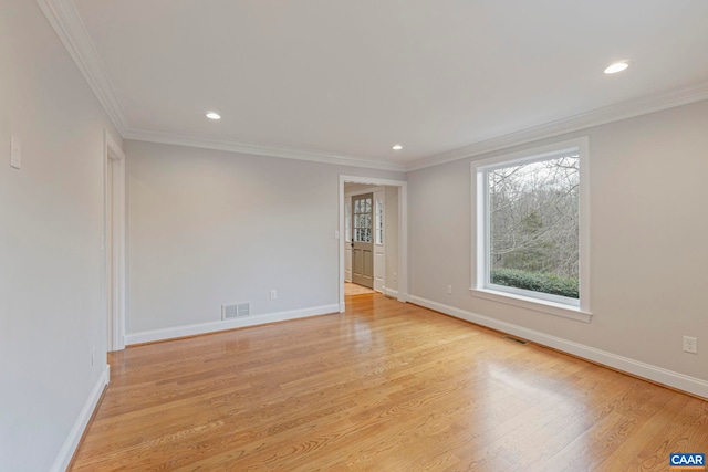 spare room featuring light wood-style flooring, recessed lighting, visible vents, baseboards, and crown molding