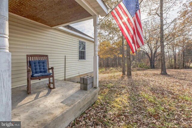 view of yard with a patio