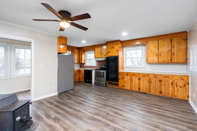 kitchen with black appliances, baseboards, dark wood-style floors, and brown cabinetry