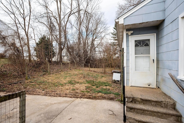 view of yard featuring a patio