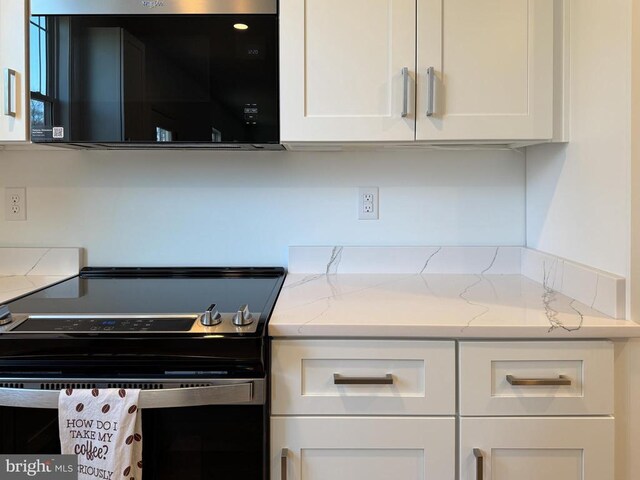 bathroom with plenty of natural light, toilet, hardwood / wood-style floors, and vanity