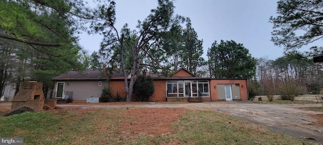 view of front of house featuring concrete driveway