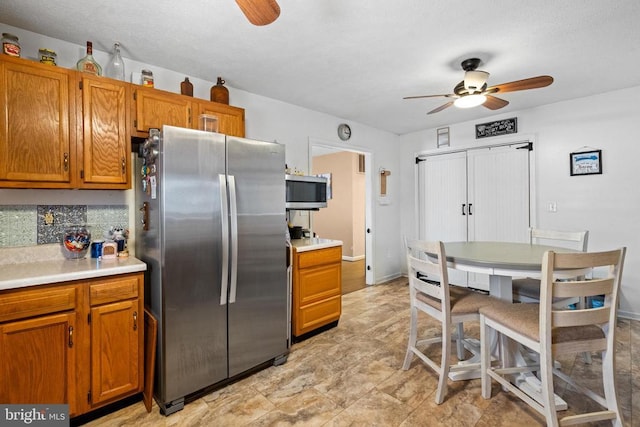 kitchen with stainless steel appliances, tasteful backsplash, and ceiling fan