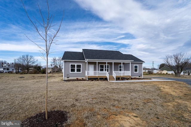 view of front facade featuring crawl space, covered porch, and a front lawn