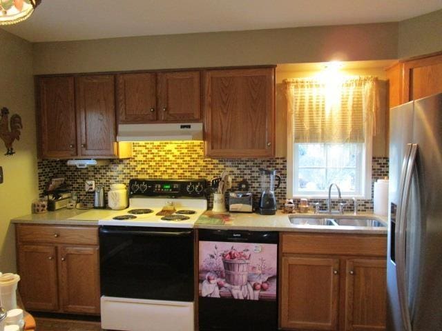 kitchen with dishwashing machine, under cabinet range hood, electric range, a sink, and stainless steel fridge with ice dispenser