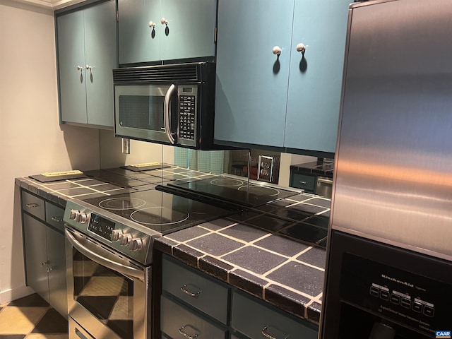 kitchen featuring electric stove