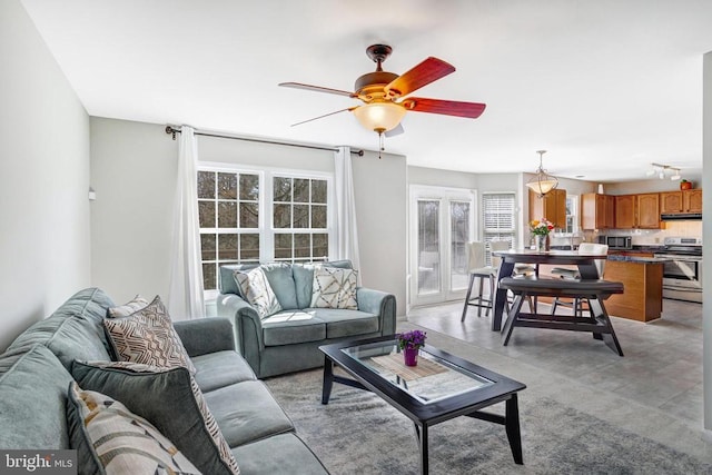 living area featuring ceiling fan