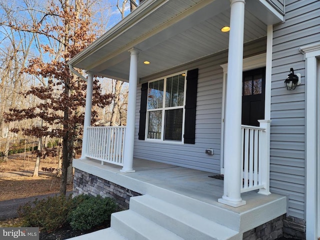 doorway to property with covered porch