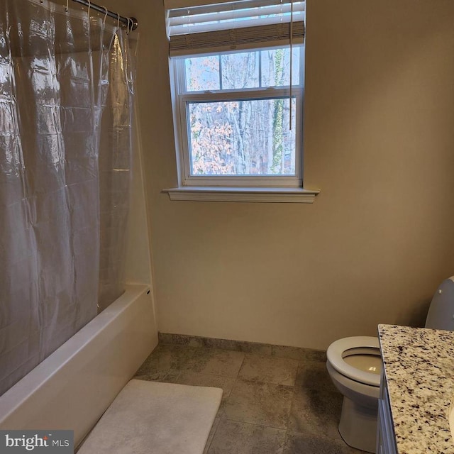 full bathroom featuring shower / bath combo, vanity, toilet, and baseboards