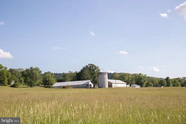 view of yard with a rural view