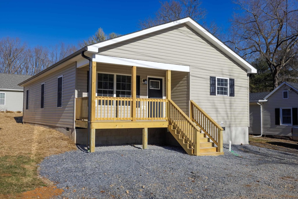 view of front facade with covered porch