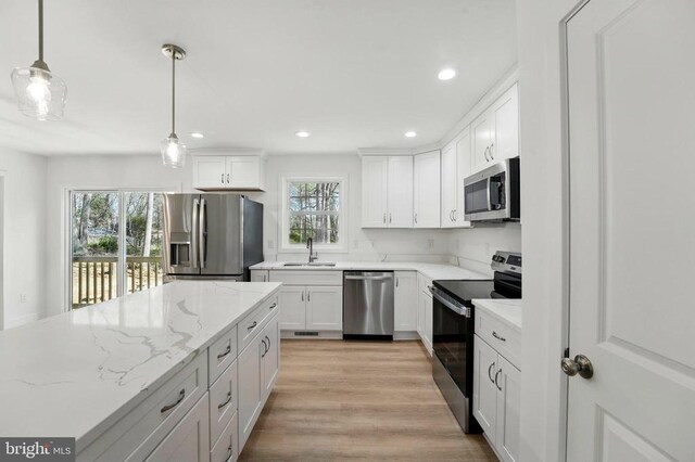 unfurnished living room featuring dark wood-type flooring, recessed lighting, ceiling fan, and baseboards