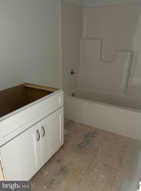 bathroom featuring shower / tub combination