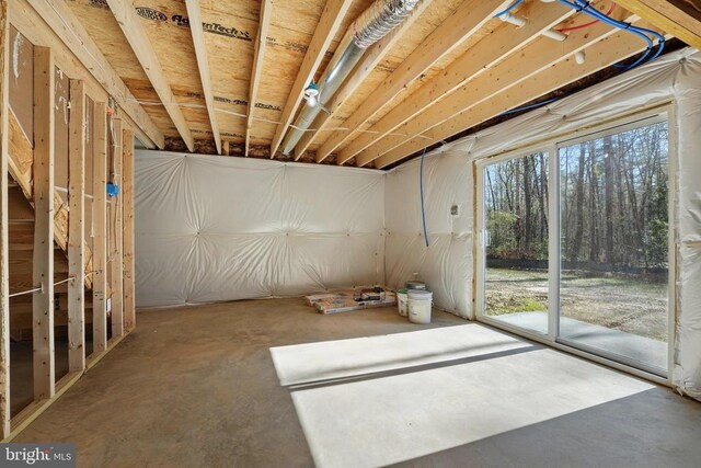 spare room featuring visible vents and baseboards