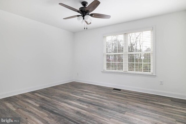 empty room featuring dark hardwood / wood-style floors and ceiling fan