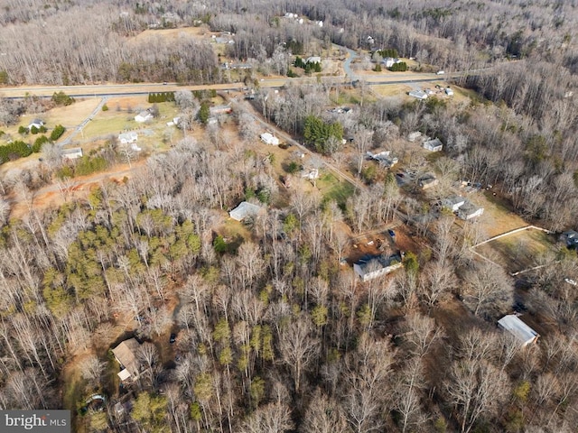 birds eye view of property featuring a forest view