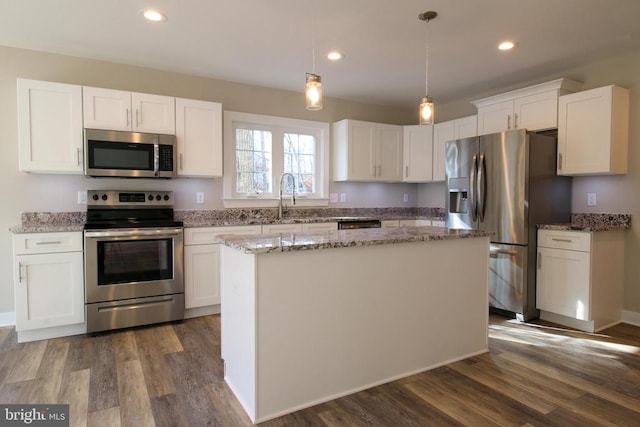 kitchen featuring a center island, a sink, dark wood-style floors, and stainless steel appliances