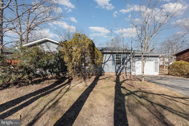 single story home with a garage