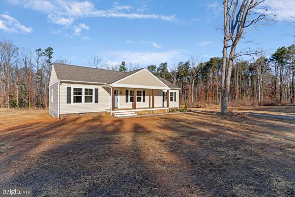 ranch-style house with covered porch