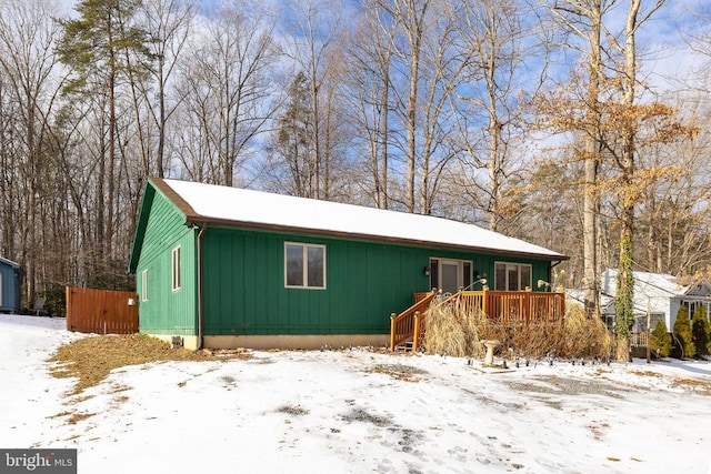 ranch-style home featuring a wooden deck