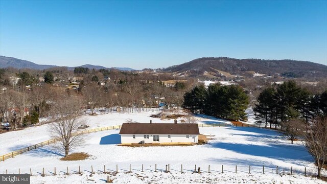 view of home's community featuring a mountain view