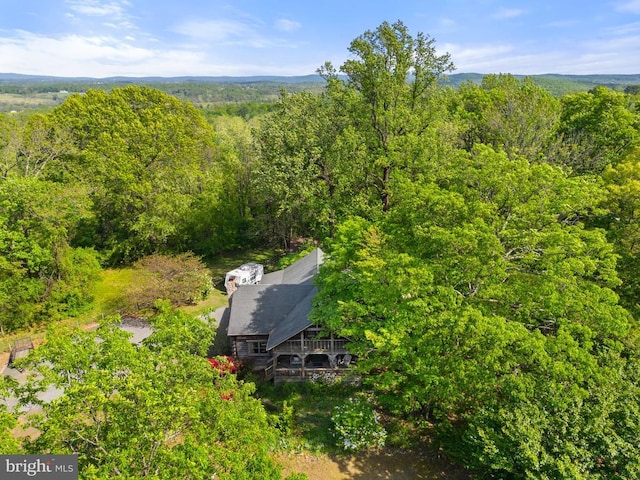 bird's eye view featuring a wooded view