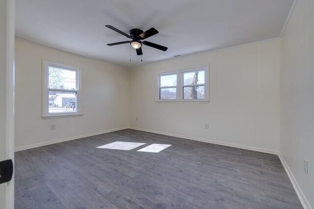 unfurnished room featuring dark wood-type flooring and ceiling fan