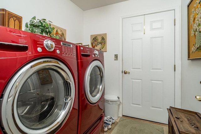 laundry area with laundry area and washing machine and clothes dryer