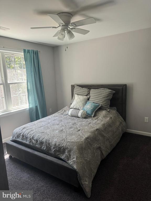 carpeted bedroom with ceiling fan